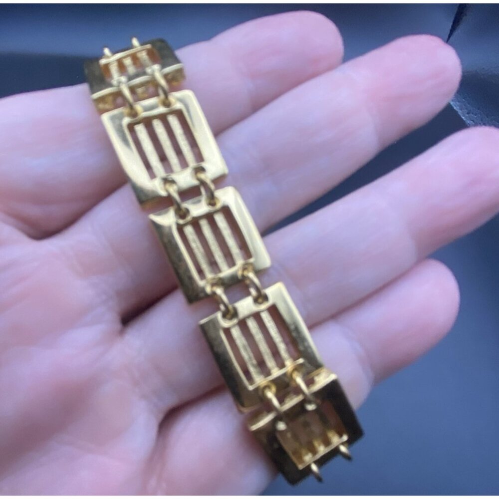 Vintage Crown Trifari Bracelet Textured Gold Tone Panel 7" Square 5/8" W Links - Picture 2 of 5